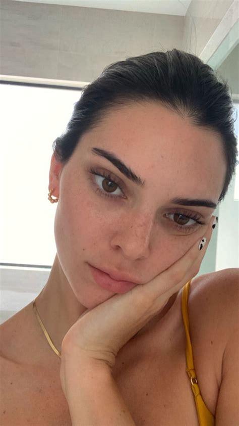 No Makeup Kendall Jenner Natural Face In 2019 Barefaced Kendall