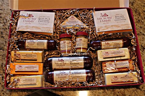 Full of warm, rich colors and an array of savory flavors, it will be the centerpiece for any holiday occasion. Holiday Gift Sets from Hickory Farms {Review & Giveaway} # ...