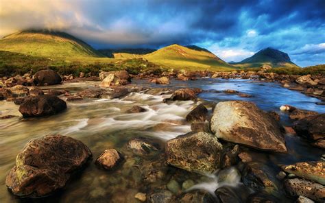 Fondos De Pantalla Escocia Isla De Skye Rocas Corriente Agua Nubes