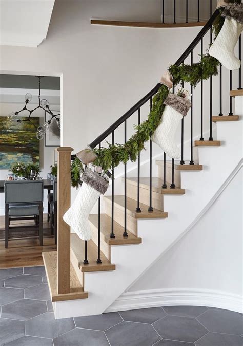 15 Festive Christmas Staircase Decor Ideas