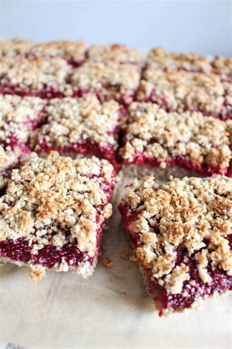 Ich habe diesen tollen gesunden kuchen, der aus zutaten wie vollkornmehl, äpfeln, möhren und verschiedenen nüssen oder samen. Gesunder Chia-Himbeer-Streuselkuchen - Heavenlynn Healthy ...