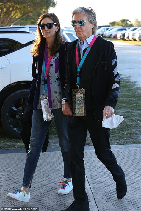 Paul On The Run Paul Mccartney And Wife Nancy Shevell In The Super Bowl In Miami