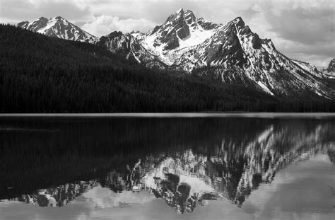 Dramatic Photos Of Mountains In Black And White Light Stalking