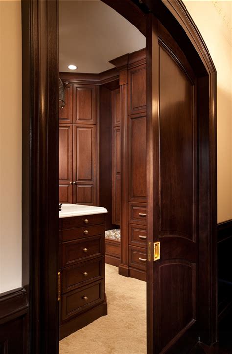 A stylish dressing room design must have an organised and decluttered interior. Beautiful Homes Interior Design Ideas - Home Bunch