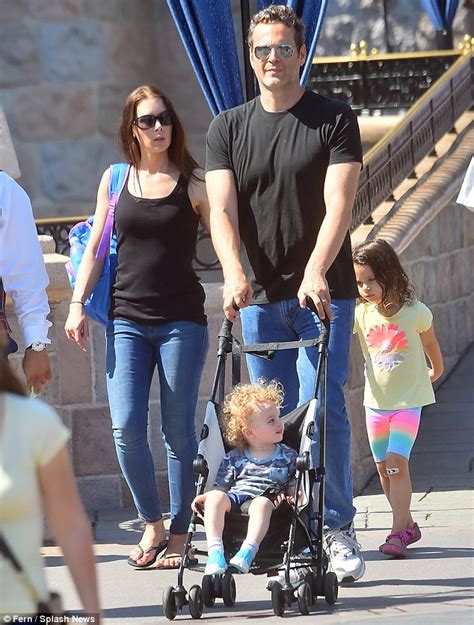 Vince Vaughn Takes His Wife And Two Kids To Disneyland Daily Mail Online