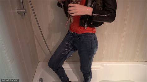 Wetlook Kristen Fully Clothed In Bathtub With Jeans Black Converse And Jacket Youtube