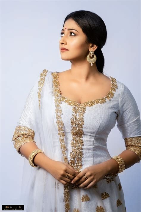 Nayanathara Wickramaarachchi White Dress Hot Photo Shoot Cybersrilanka