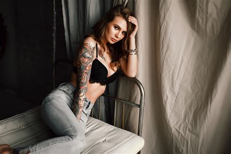 Wallpaper Women Jeans In Bed Black Bras Sitting Brunette Tattoo