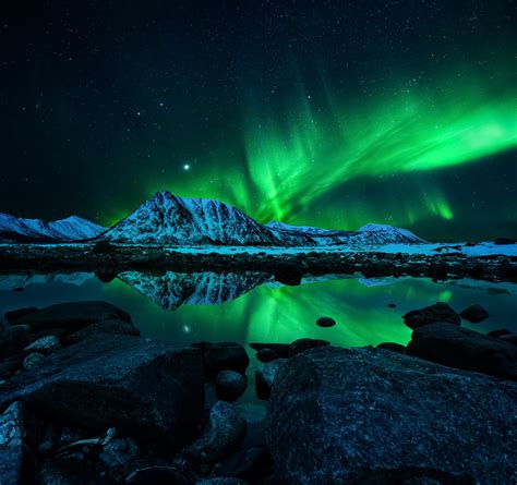 Northern Lights Mountains Night Wallpapers Hd Desktop And Mobile