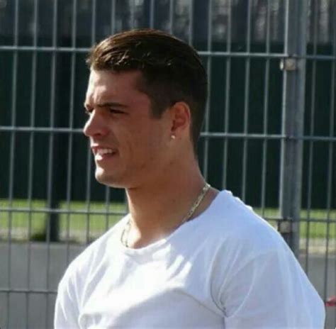An diesem samstag startet die schweiz mit ihrem captain in die em, gegen wales (15 uhr) soll der auftakt in das paneuropäische turnier erfolgreich gestaltet werden. Pin em Granit xhaka