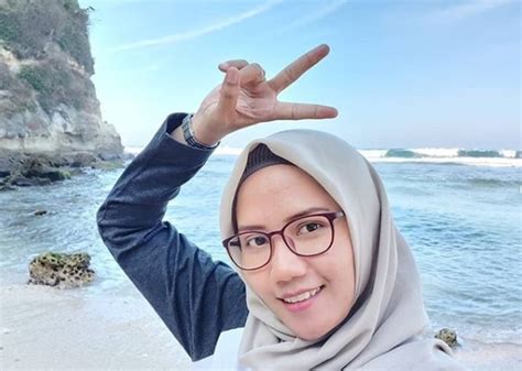 Sedangkan bagi para pengunjung yang datang membawa kendaraan maka harus membayar biaya tambahan sebesar rp 25.000 untuk mobil dan motor rp. Pantai Nampu, Lokasi Rute dan Harga Tiket Masuk Terbaru ...