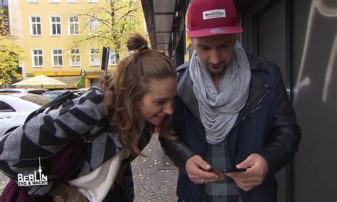 Dummerweise kommt es während der aufnahmen direkt zum zwist, weil die beiden ihre geltungssucht nicht unter kontrolle haben. Berlin - Tag & Nacht: Sind Milla und Leon am Ende?