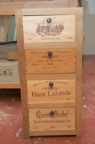 L'élégante façade blanche avec un plateau en chêne s'intègre parfaitement à la décoration de votre. DIY - Comment fabriquer un caisson pour meuble de cuisine