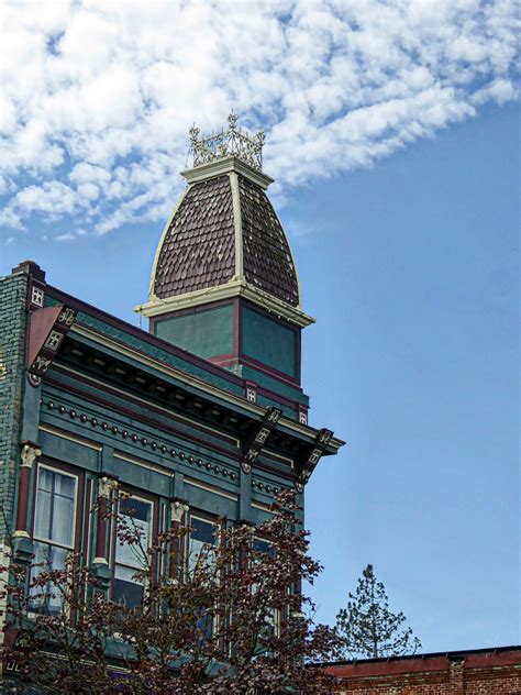 Colonial Style Building Free Stock Photo - Public Domain Pictures