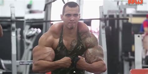 Bodybuilder Almost Lost His Arms Trying To Look Like The Hulk Video Blacksportsonline