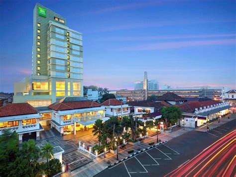 Permukaan batako yang rata memudahkan pengerjaan plester dan cat pada dinding. Hotel di Bandung dengan Harga Terjangkau dan Fasilitas ...