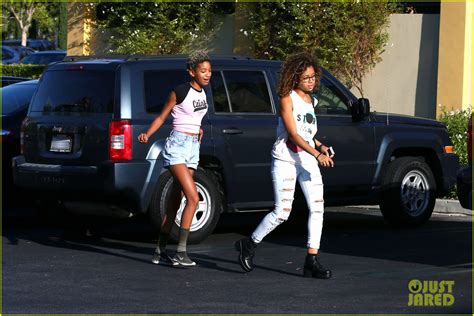 Willow Smith Gets Into A Serious Laughing Fit At Lunch Photo 3202444 Willow Smith Pictures