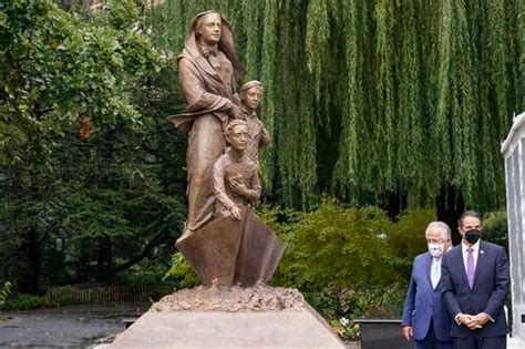 cuomo unveils mother cabrini statue to mark columbus day
