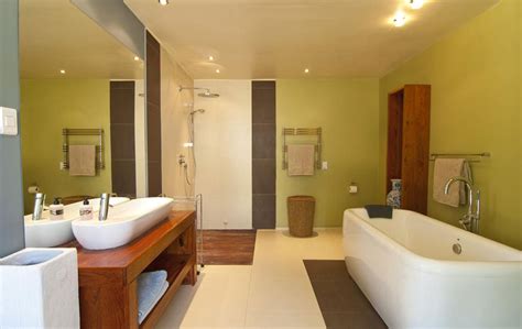 The right baby bath or bath support can take all of the stress out of bath time. Topiclocal.com | Top rated walk-in bath tubs for seniors