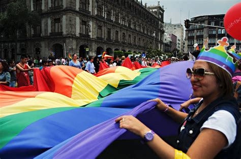 Cuenta oficial de la marcha del orgullo lgbti cdmx 27•junio•2020 marchalgbticdmx@gmail.com. Los cierres por la marcha LGBT y el AMLO Fest - Chilango