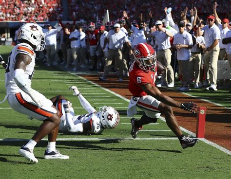 Despite Slow Start No 2 Georgia Routs Auburn