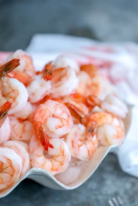 Cold bacon is easier to handle when wrapping the shrimp but slightly warmer bacon (almost room temp) can be wrapped. Shrimp Cocktail Shrimp Appetizers Cold - Easy Shrimp ...