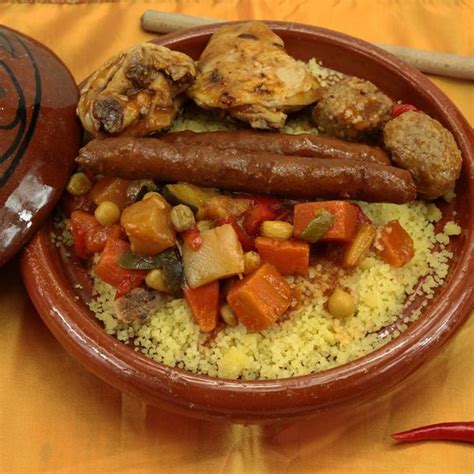 Piquem la ceba,tomàquet i el julivert 3. couscous royal