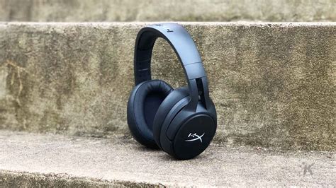 The hyperx cloud flight s doesn't come with much in the box—just the headset, its detachable 3.5mm mic, and the microusb charging cord. Review: HyperX Cloud Flight S gaming headset | KnowTechie