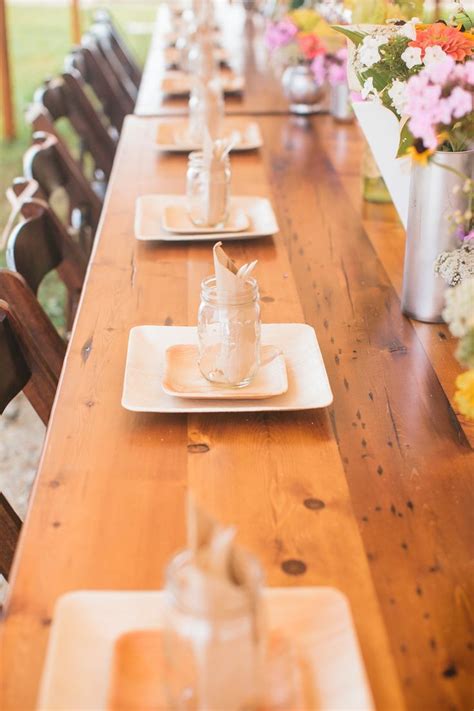 Baby's breath for everlasting love, daisies for loyalty, or gloxinias for love at first sight, these wedding favor bags are more than meets the eye. Unique Ideas for an Eco-Chic Wedding | Wedding table settings, Chic wedding, Wedding cups
