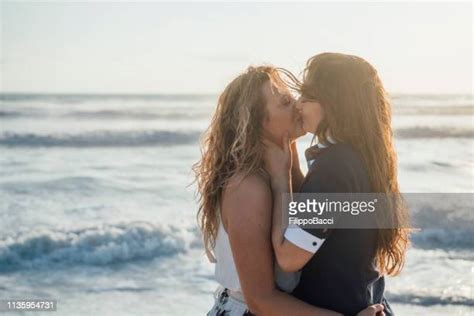 lesbian and kissing silhouette stockfoto s en beelden getty images