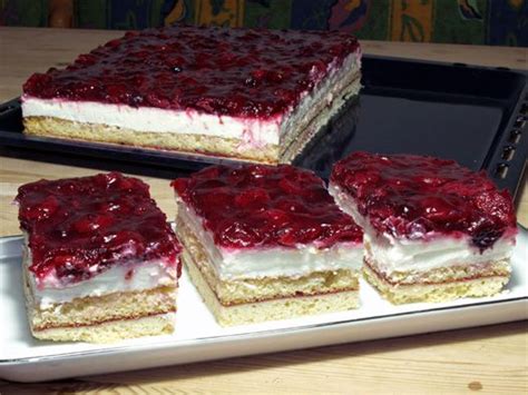 Das ist dann zwar recht dünn, aber es reicht uns.) Rote Grütze Kuchen Rezept mit Agar-Agar Agartine vom Blech ...