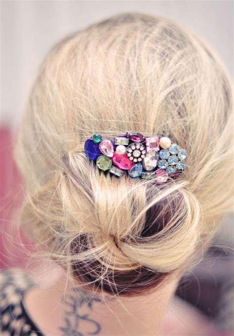 A little bling can beautify the accessories. 26 Amazing DIY Summer Hair Accessories - Pretty Designs