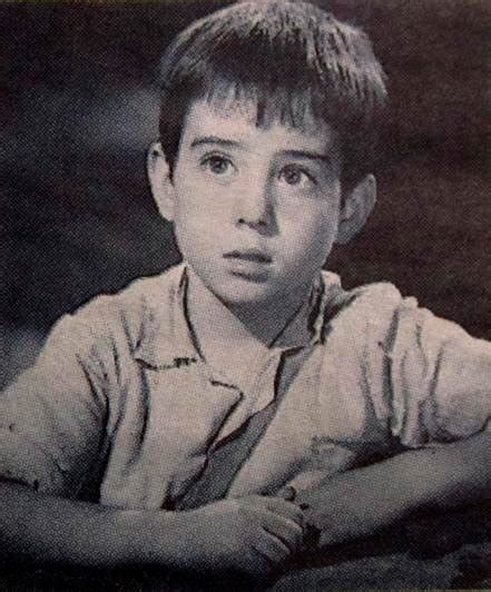 After the international success of marcelino, pan y vino, where he won a cannes film festival award , he. No Mirando A Nuestro Daño - Todos Los Pilotos Muertos ...