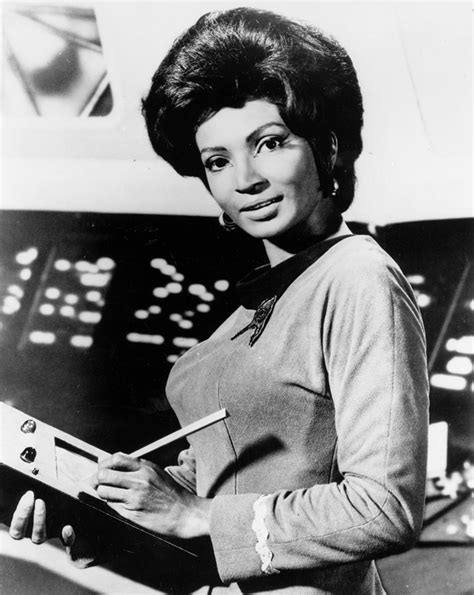 Nichelle Nichols Who Played Lt Uhura On ‘star Trek Dies Viralbandit