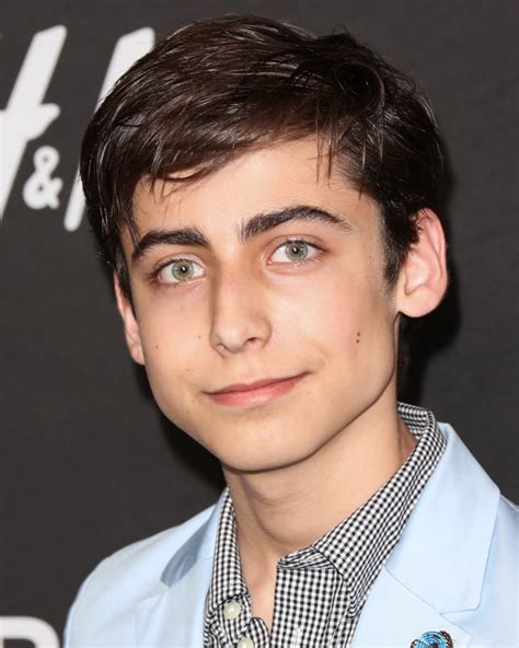 Season 1 of the umbrella academy landed on netflix friday, so viewers may know by now that the show features one of the strangest families ever put on tv. Aidan Gallagher as Number Five | The Umbrella Academy ...