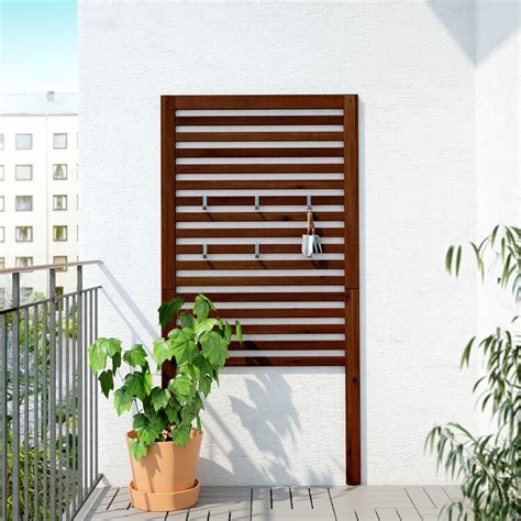 Den perfekte tobruksmøbler, en oppbevaringsbenk tilbyr både strømlinjeforming og sitteplasser i ett. https://www.ikea.com/no/no/p/aepplaroe-veggpanel-utendors ...