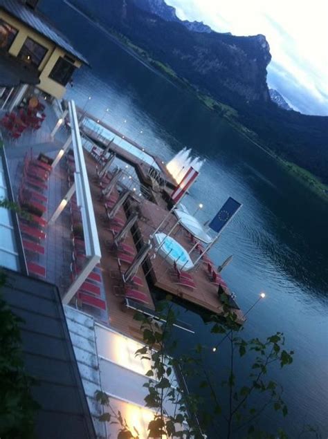 Das hotel hollweger ist nicht nur ein schöner ort für ihren wohlfühlurlaub, sondern auch der ideale platz für internationale seminare. Wolfgangsee, Austria (pool of the Hotel Weisses Rössl ...