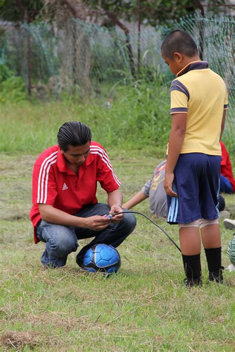 Permainan sepak bola (materi pelajaran smp/mts kelas 7). SK. Tungku Community: Sukan Bola Sepak Peringkat Sekolah 2011