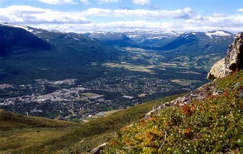 Belediye (başlangıçta mahalle) adını eski oppdal çiftliğinden almıştır, çünkü burası tarihi oppdal kilisesi'nin bulunduğu yerdir. Oppdalingenes kamp for å hevde seg - Jans Blogg