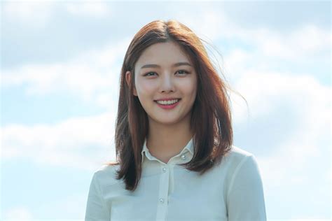Born november 12, 1999), better known by the mononym yoojung, is a south korean singer, rapper, actress, and songwriter signed under fantagio. About Kim Yoo-jung: Profile, Facts, Age, Sister, Plastic ...