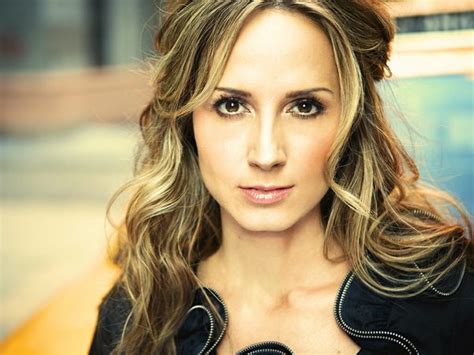 Us Country Music Star Chely Wright Comes Out Lotl