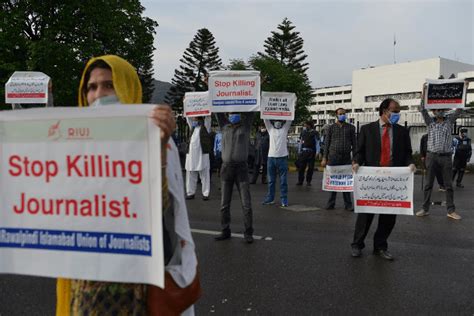 10 Journalists Killed Several Arrested In Pakistan Last Year Cpne