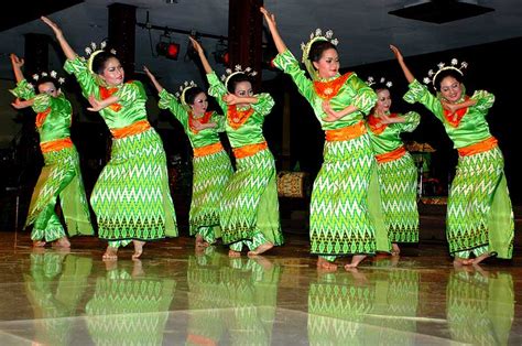 Kesenian Tari 10 Nama Tarian Dan Gambar Di Indonesia