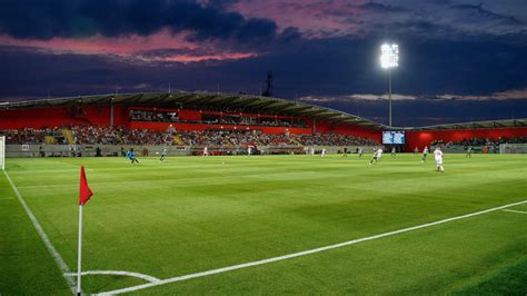Voici toutes les informations sur le stade de vasas fc. Stadionkörkép Kisvárdától Fehérvárig - Infostart.hu