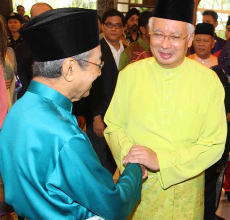Dari tempat belajar sampailah kerjaya beliau sekarang. Rumah Terbuka Aidilfitri Perdana Menteri Malaysia & Ahli J ...