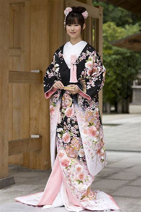 بالصور أشكال فساتين الزفاف حول العالم Japanese Wedding Dress Japanese Traditional Dress