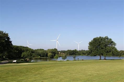 Le jeu s'insère chronologiquement au sein de l'univers star wars entre l'épisode iii et l'épisode iv, cinq ans après les événements relatés dans la revanche. LES QUATRE CROIX DEPUIS LA SALLE-DE-VIHIERS: A pied France ...