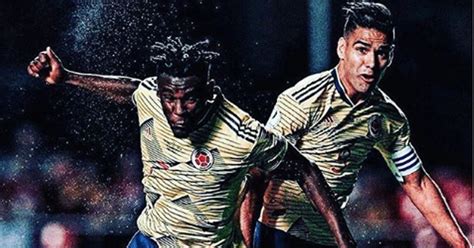 We would like to show you a description here but the site won't allow us. Hinchas dejan camisetas afuera de su casa de Duván Zapata ...
