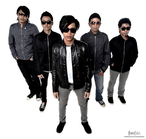 Tiada bintangdapat menerangkan hati yang telah dicelahbagaiku lumpuh tak mampu berdiriaku tetap beginitakkan berubah kerna aku tetap akudan lalu rindumu bukanlah aku. KitaFM: ARTIS M-O