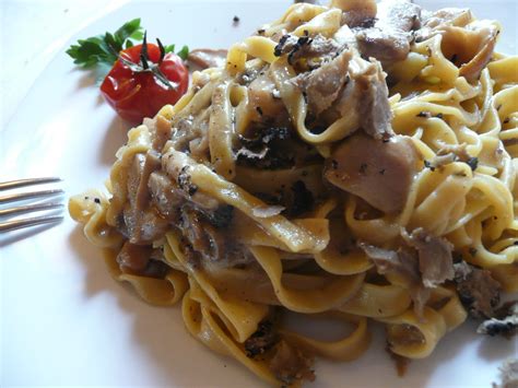 La lasagna con i funghi è un ottimo piatto pronto, sano e. TAGLIATELLE PORCINI E TARTUFO | Ingredienti 350 gr. di ...